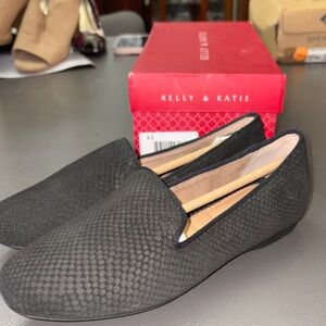 Kelly & Katie Textured Black Loafers